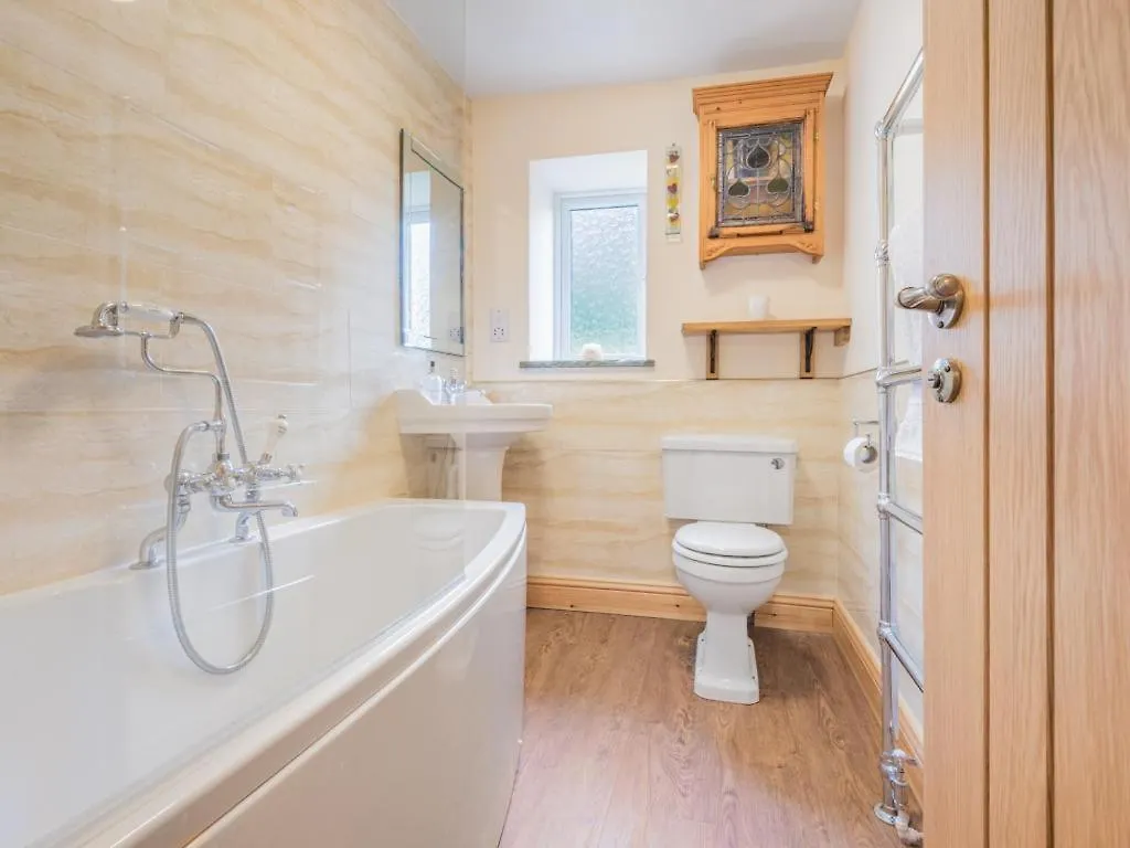 3 Bed In Sz227 *