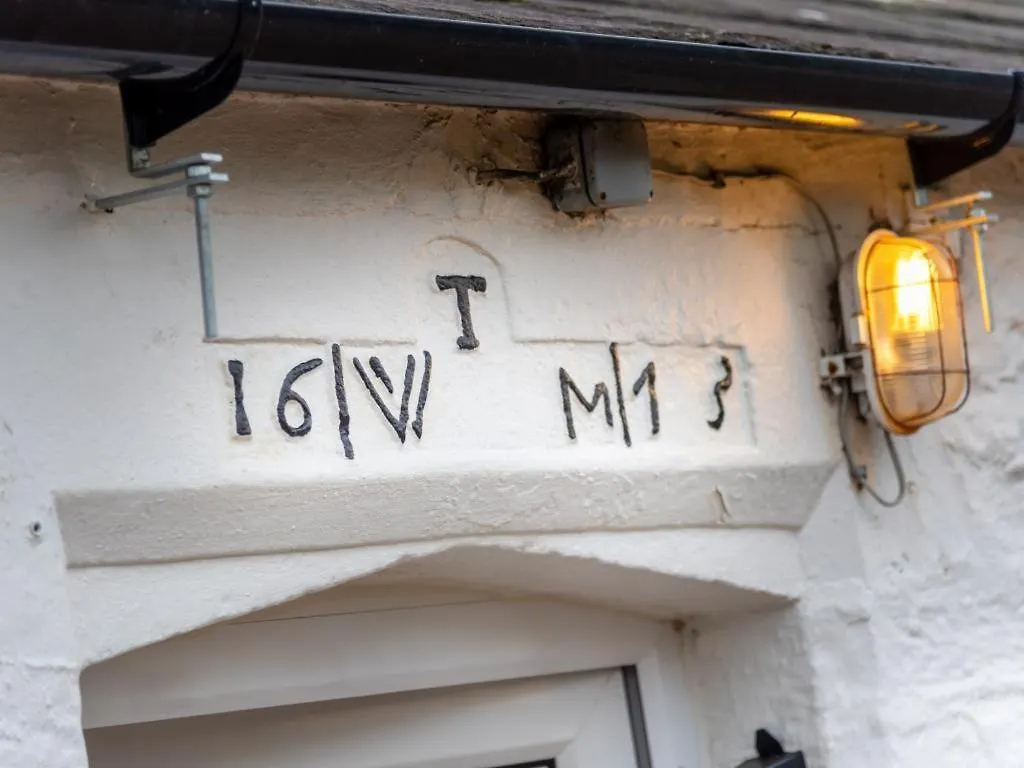 2 Bed In Cumbria Sz214 *