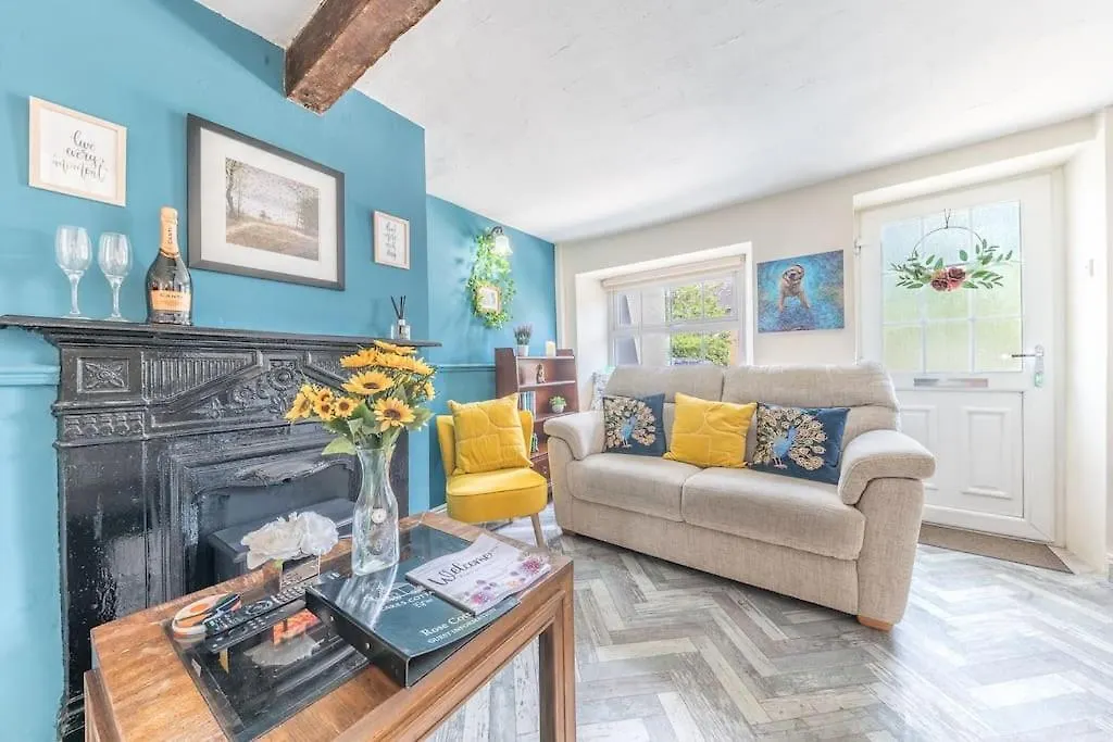 Charming Cottage, District Holiday home