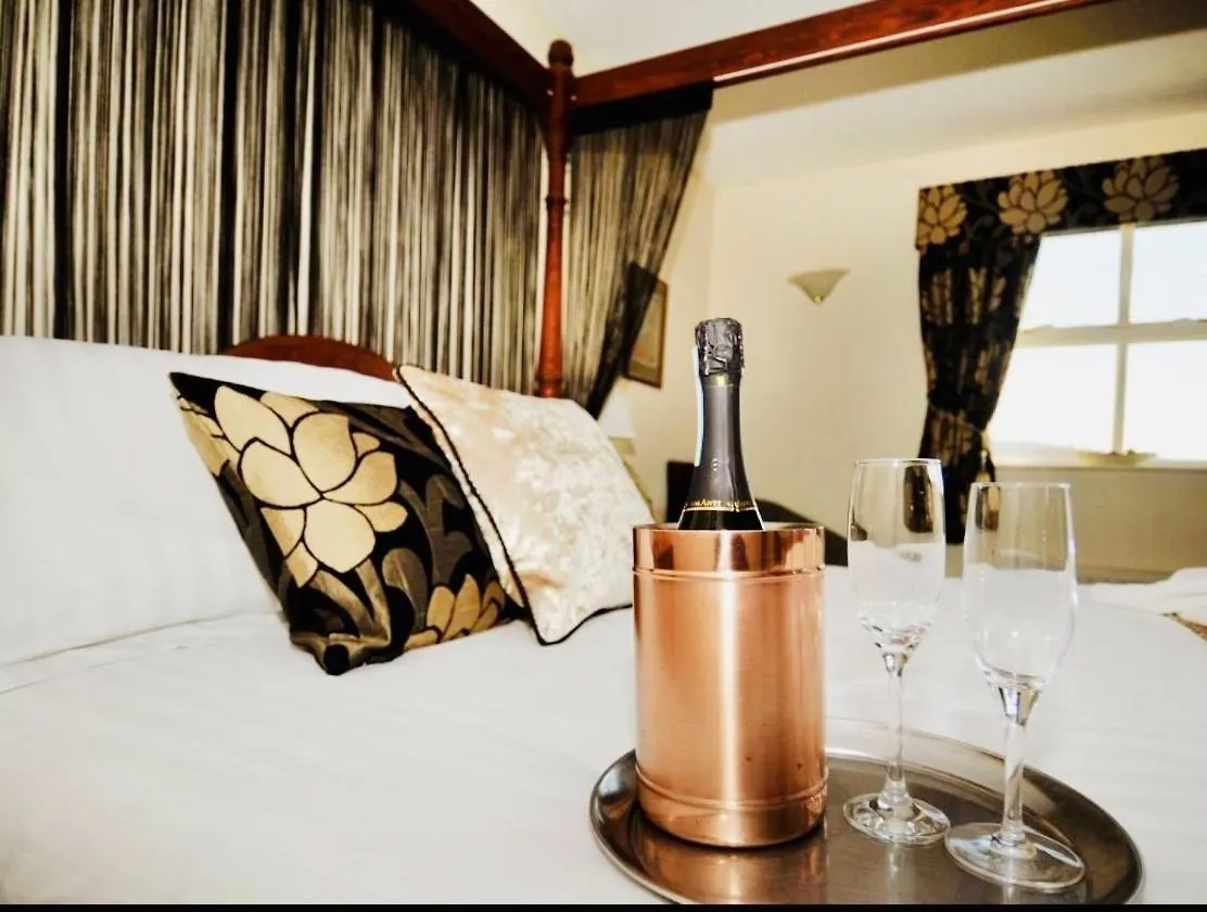 Rusland Pool Hotel