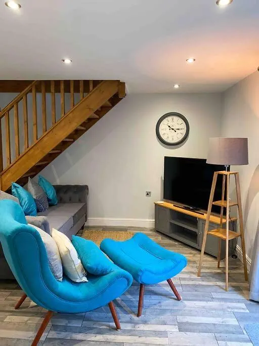 Luxurious & Tranquil Staycation - W/ Hot Tub! Burneside