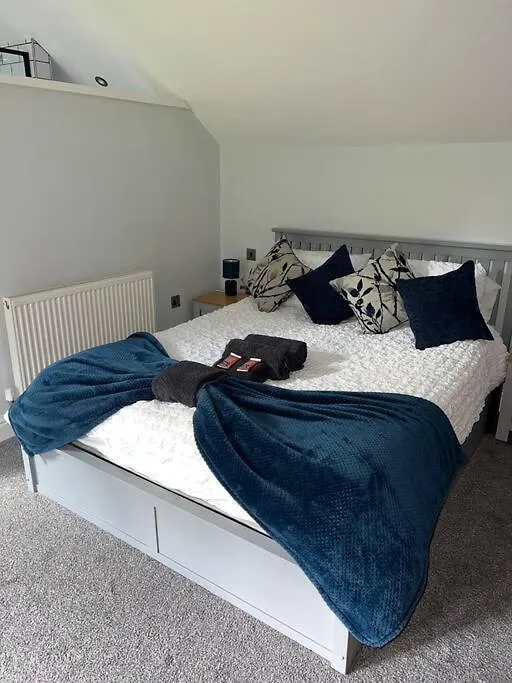 Luxurious & Tranquil Staycation - W/ Hot Tub! * Burneside