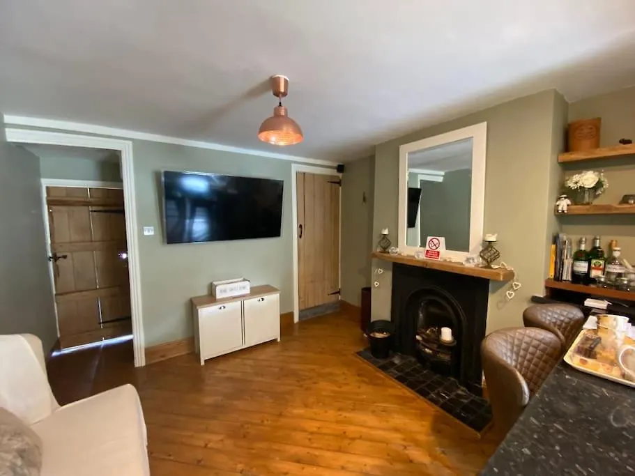 Outskirts Of Ulverston, Entire Cottage - Sleeps 4 Holiday home Ulverston