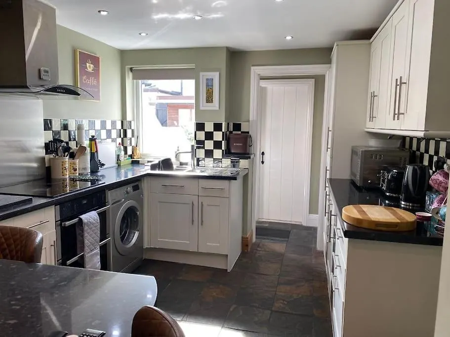 Outskirts Of Ulverston, Entire Cottage - Sleeps 4 *