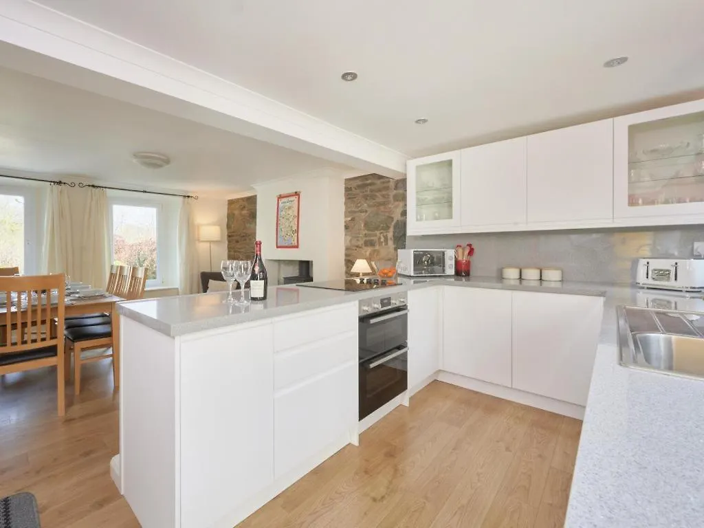 Holiday home 4 Bed In Sz533 *