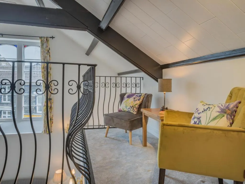 3 Bed In Sz469 *