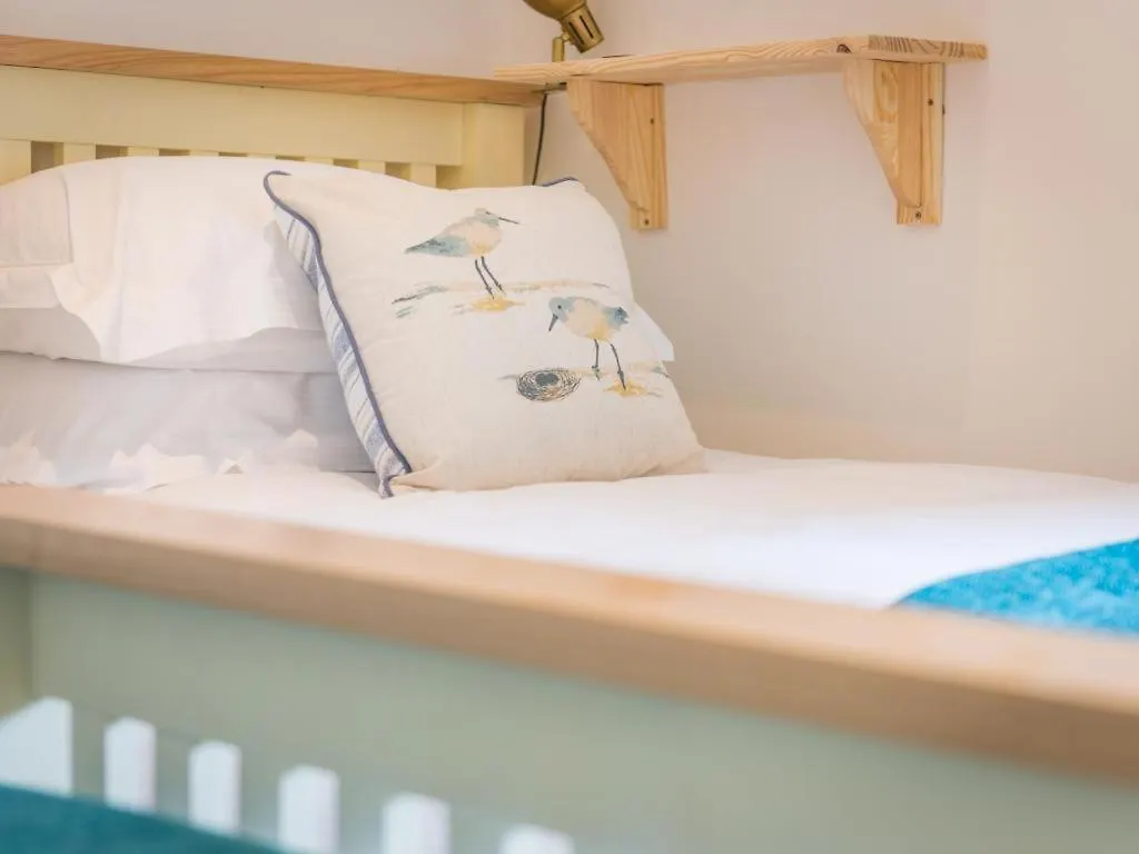 2 Bed In Sz013