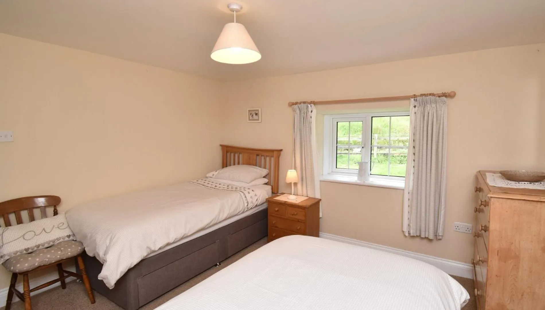 3 Bed In Newlands Valley Sz075
