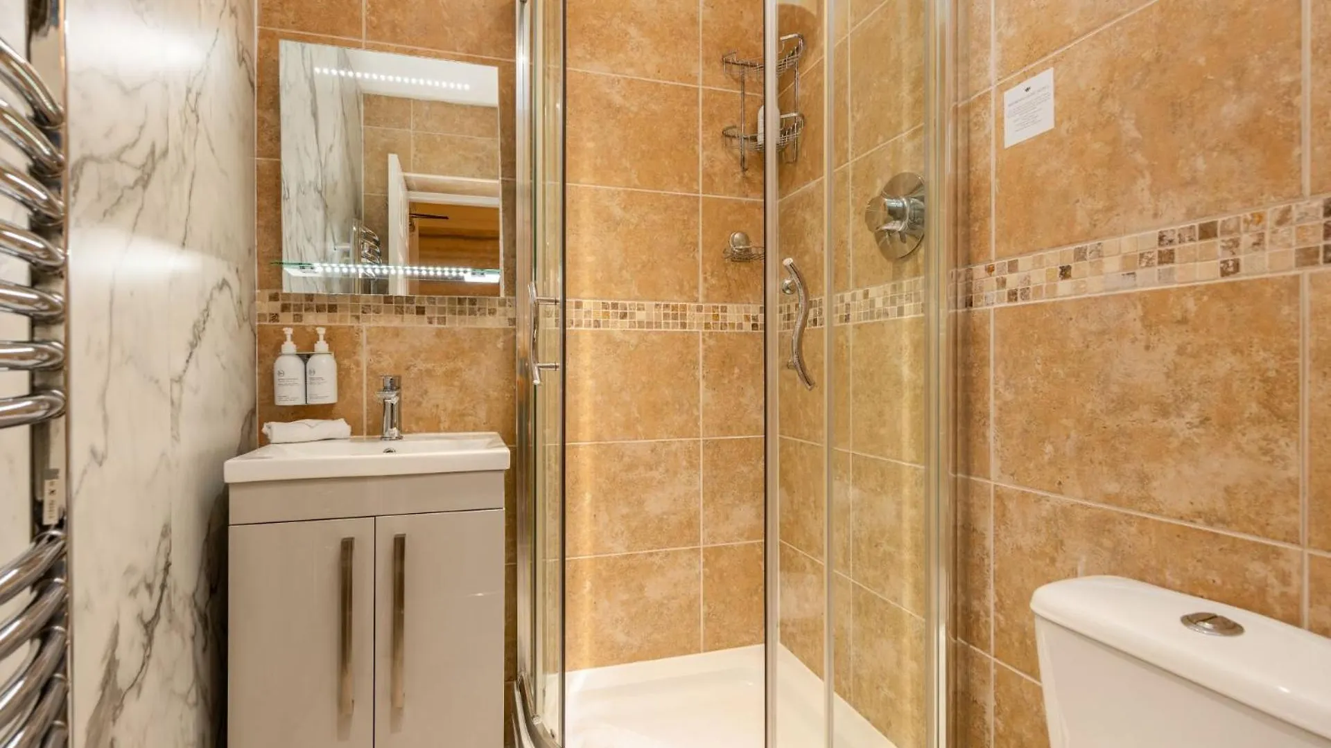 Gasthof Wheatlands Lodge-windermere - Of The Year 2024 - Adult Only - Free Car Park 5*