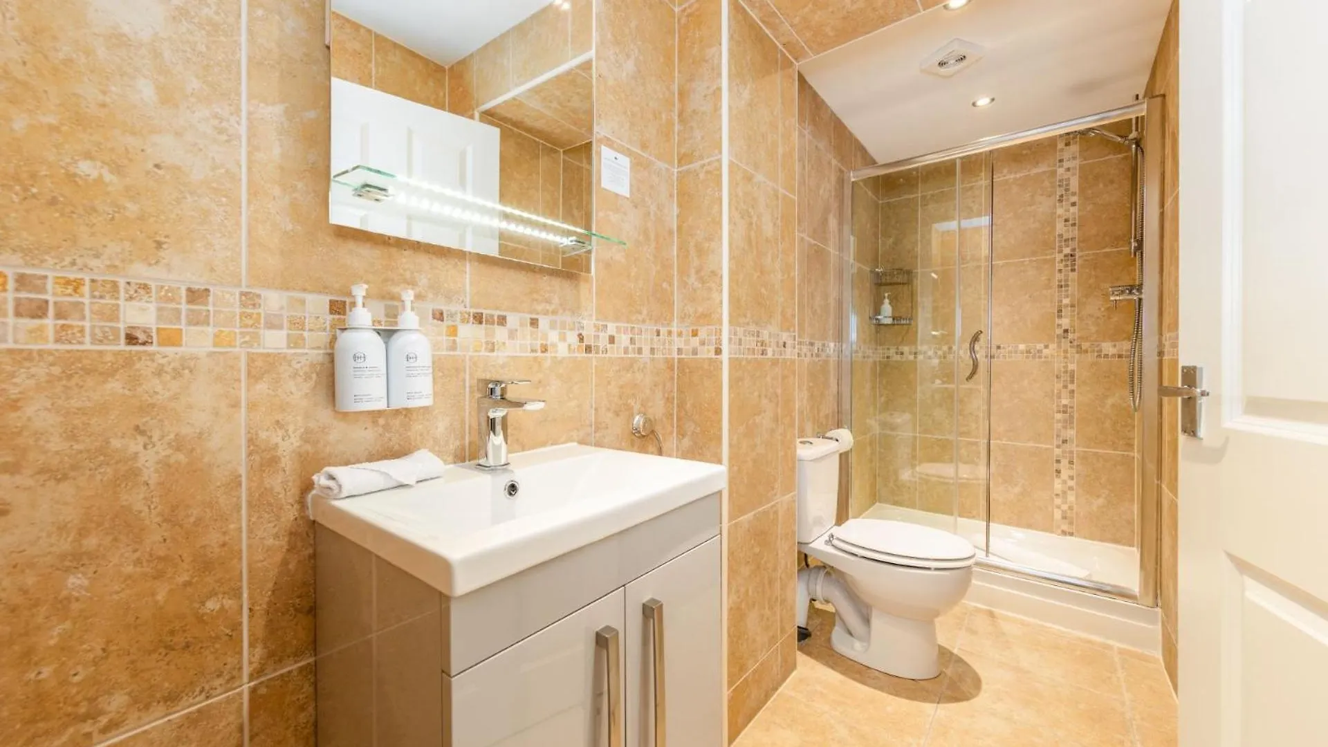 Wheatlands Lodge-windermere - Of The Year 2024 - Adult Only - Free Car Park 5* Windermere
