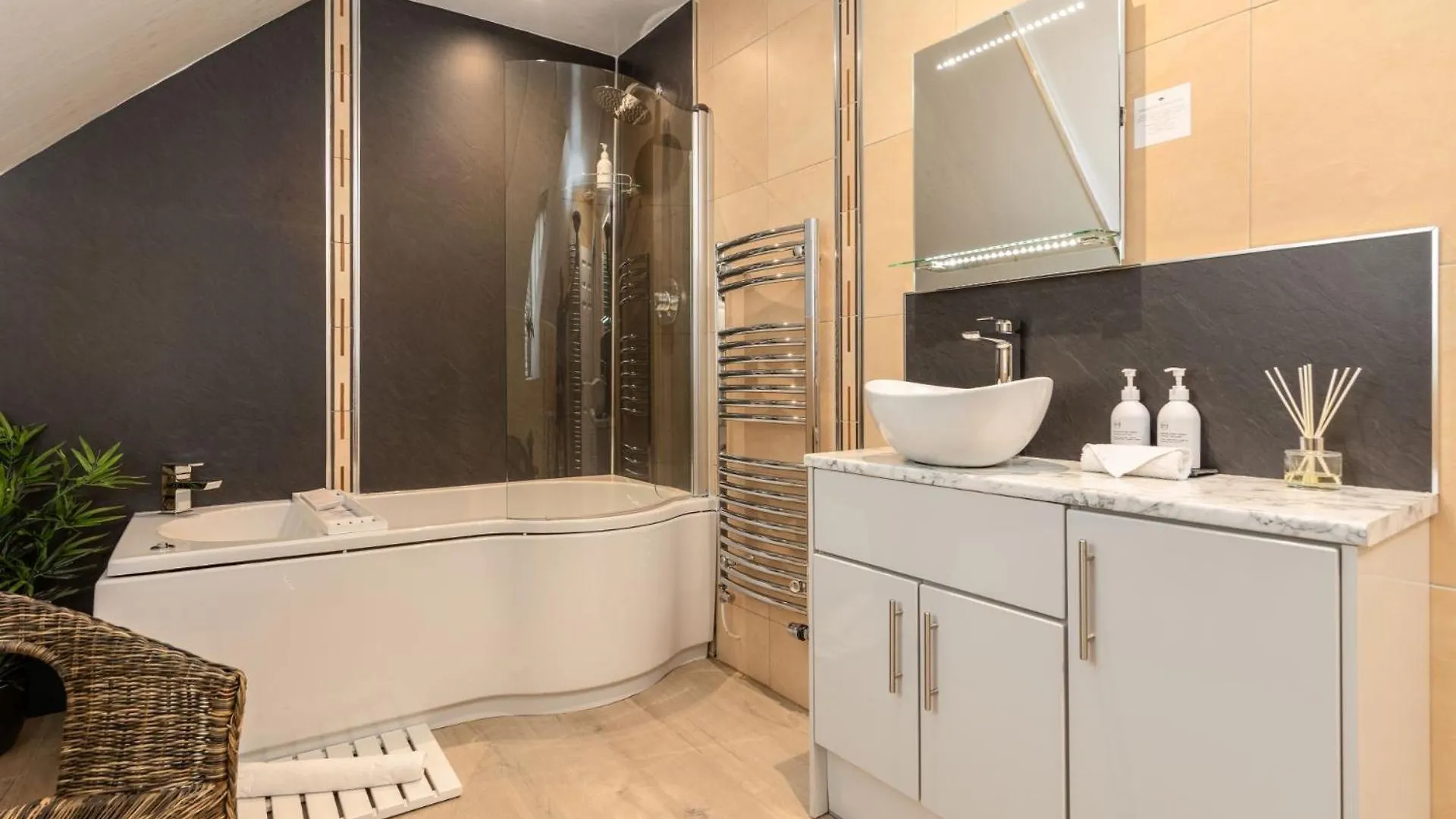 Wheatlands Lodge-windermere - Of The Year 2024 - Adult Only - Free Car Park Gasthof