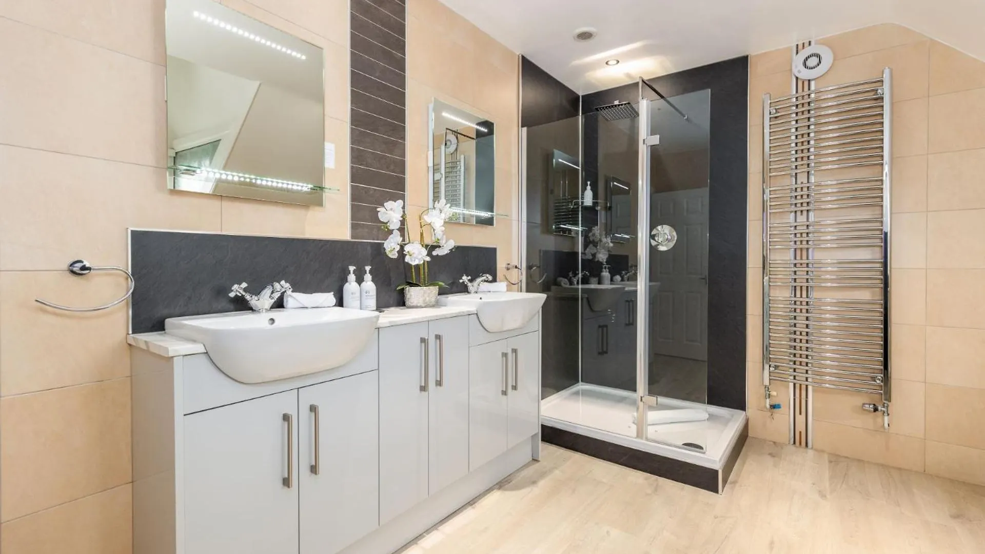Wheatlands Lodge-windermere - Of The Year 2024 - Adult Only - Free Car Park 5*