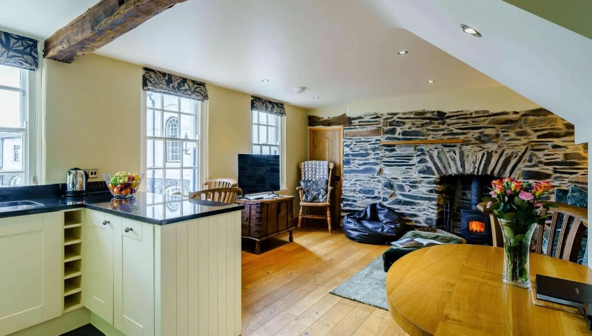 1 Bed In Village Llh18 *