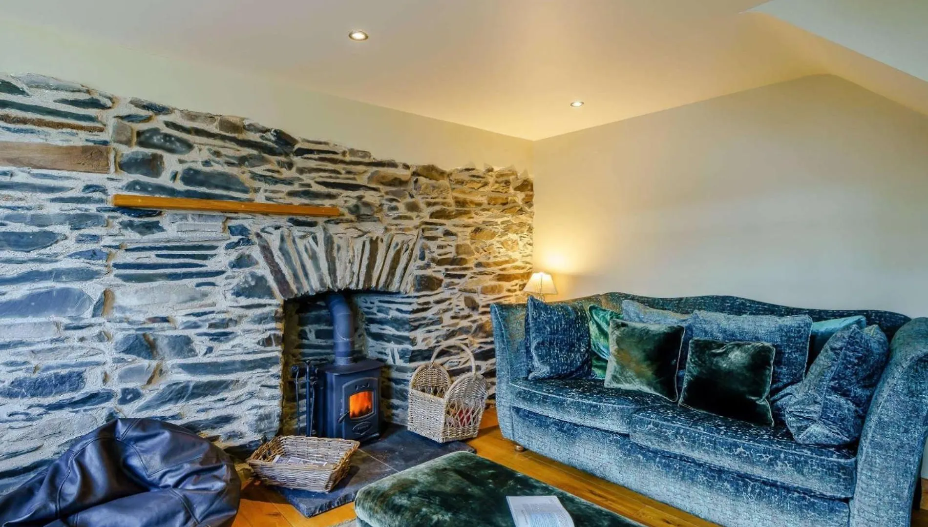 1 Bed In Village Llh18 *