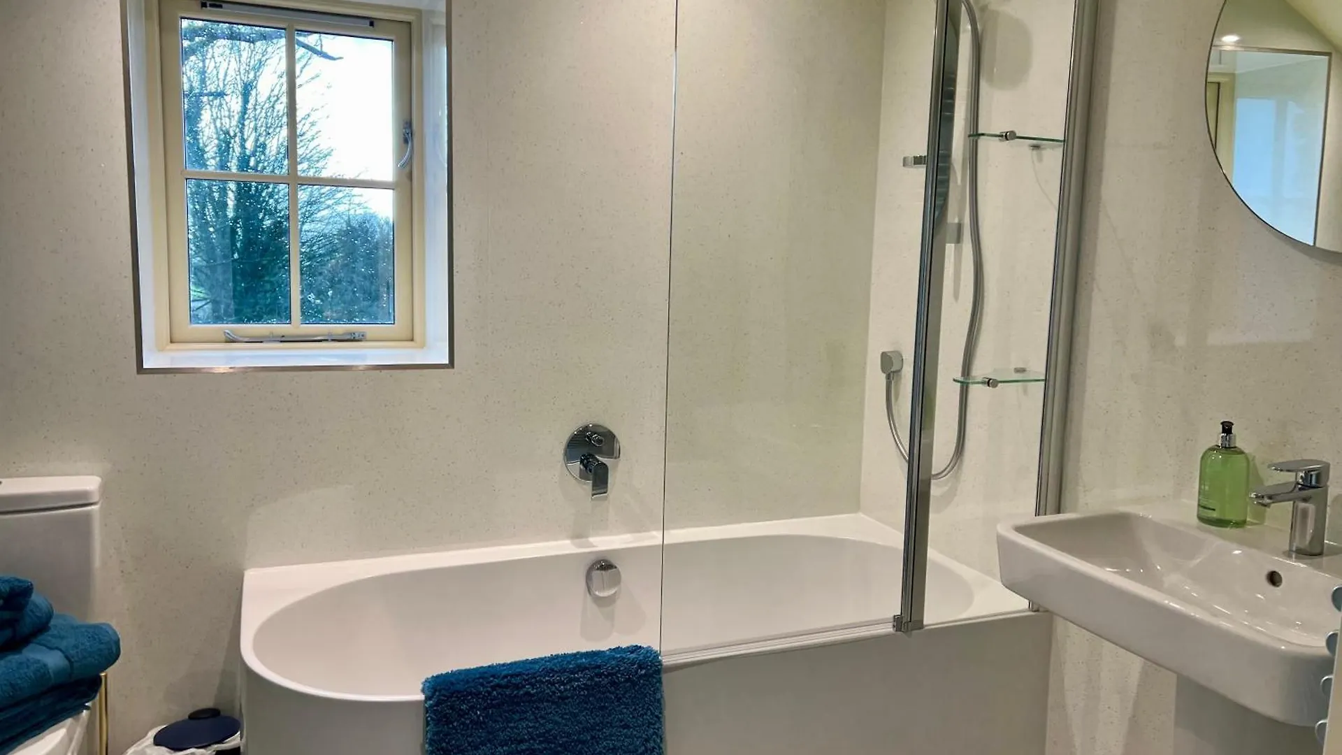 Helm Mount & Holiday home *