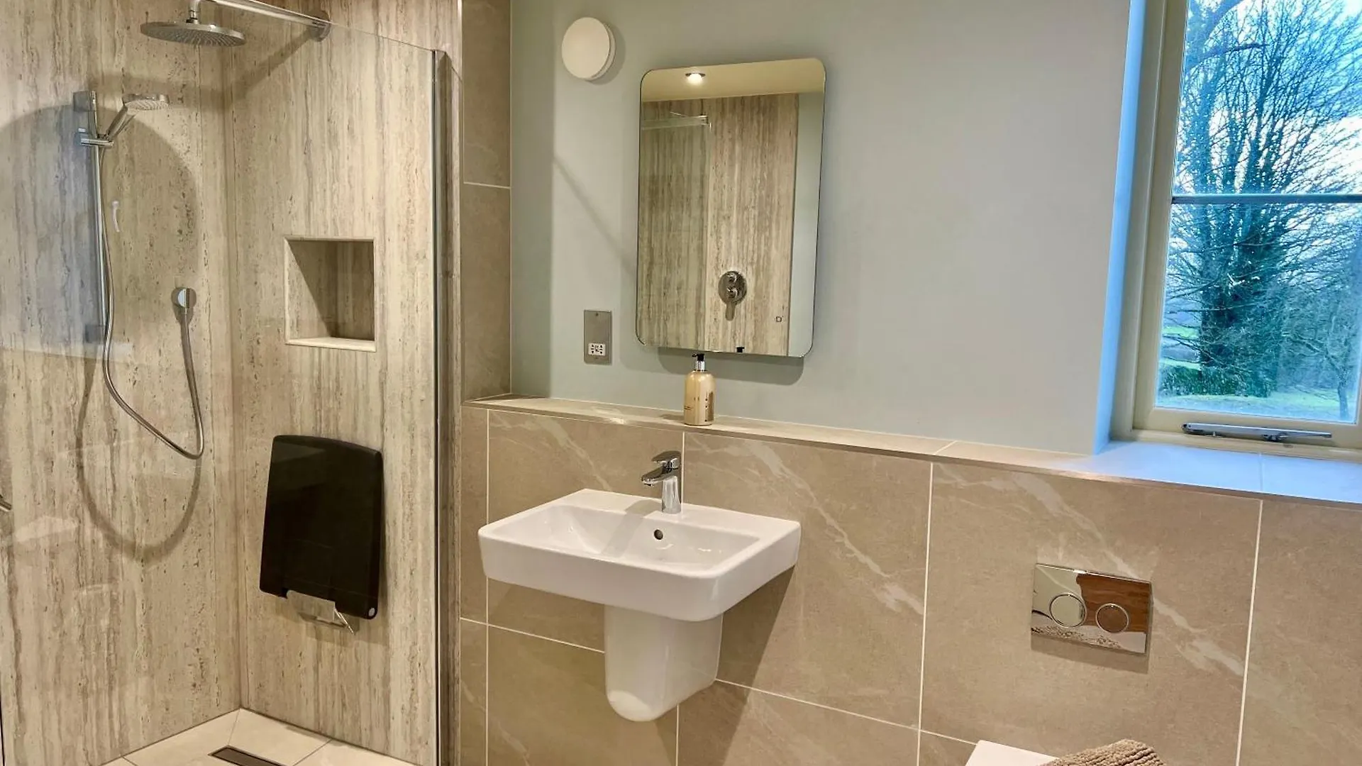Helm Mount & Holiday home