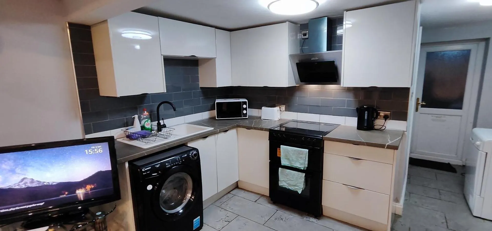 A Whole Terrace House To Apartment *