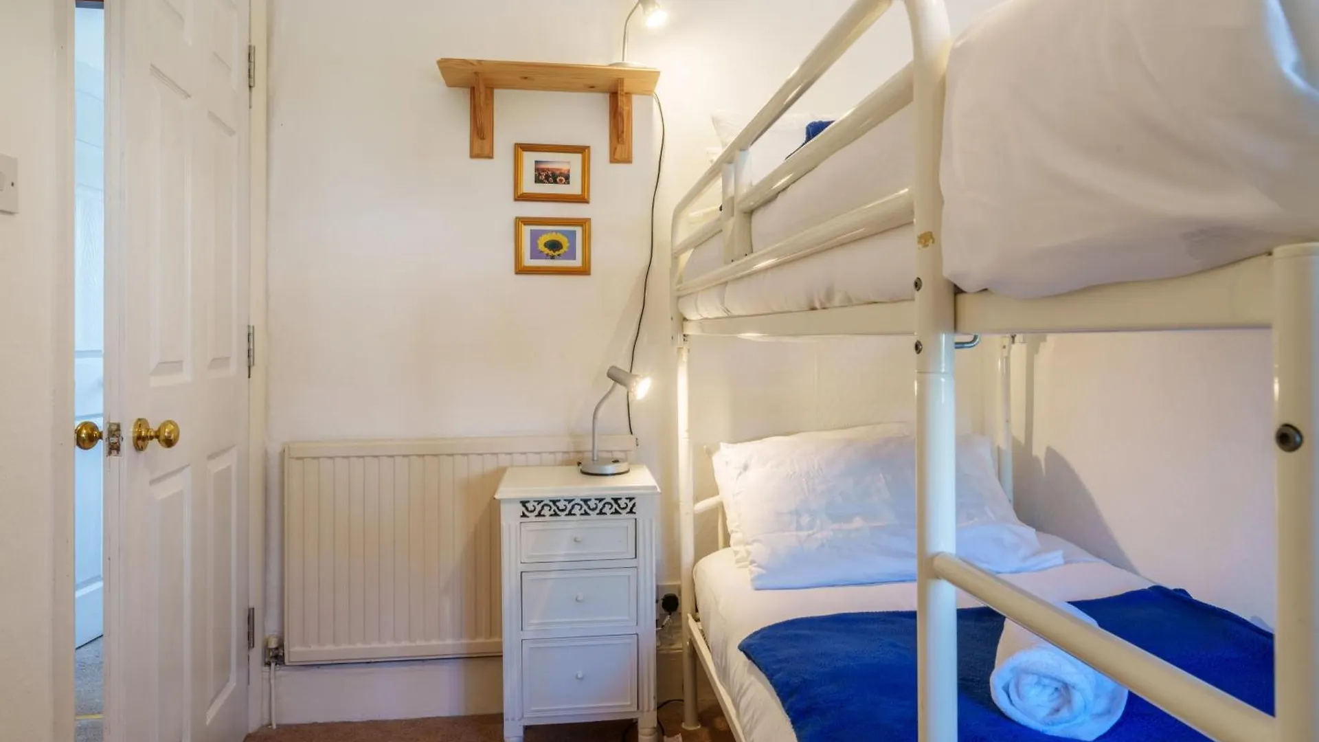 Red Robin - With Parking For One Car Holiday home *