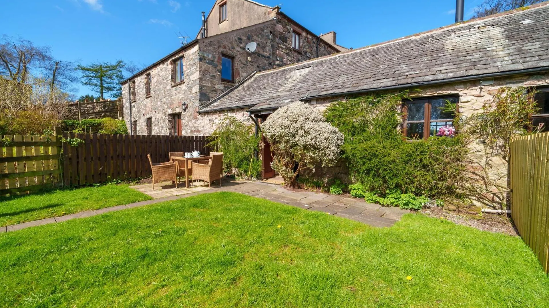 Gunn - Dog-friendly Enclosed Garden Holiday home *