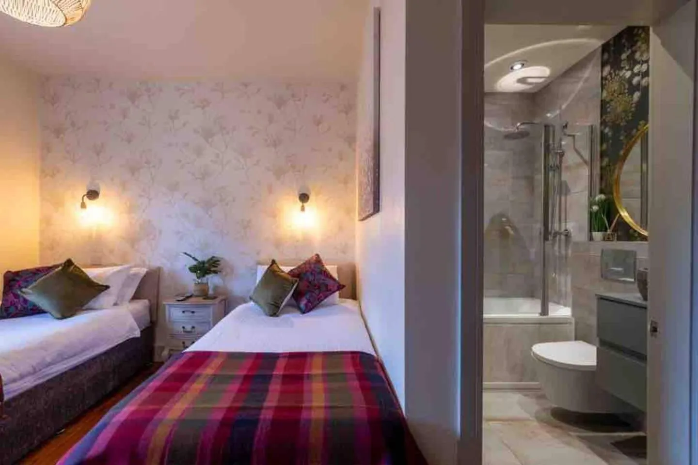 Stunning 3-bed Hot Tub Wi-fi Parking