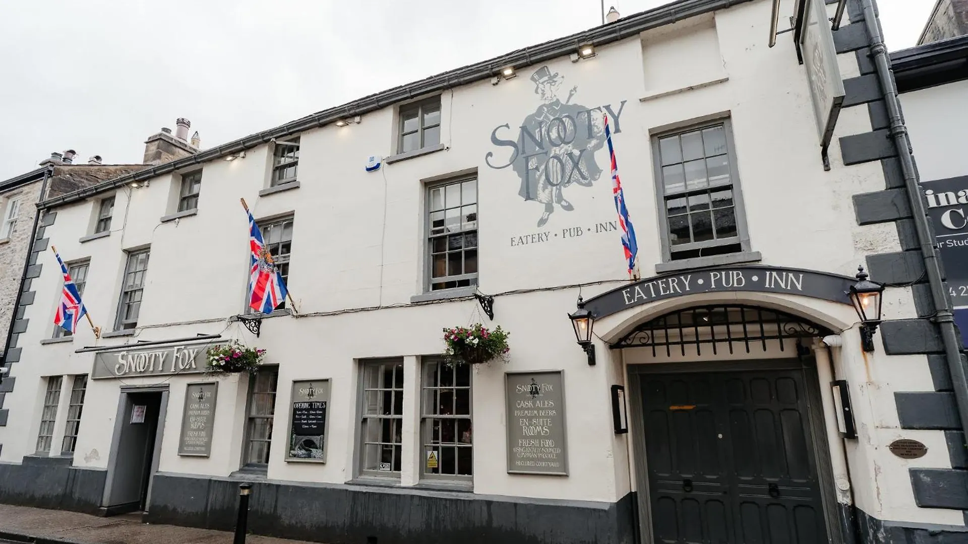 Snooty Fox Hotel 3*