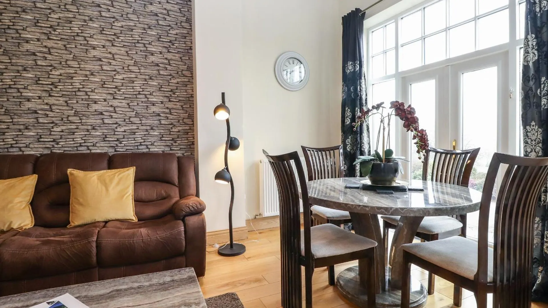 5 Ladstock Hall Apartment