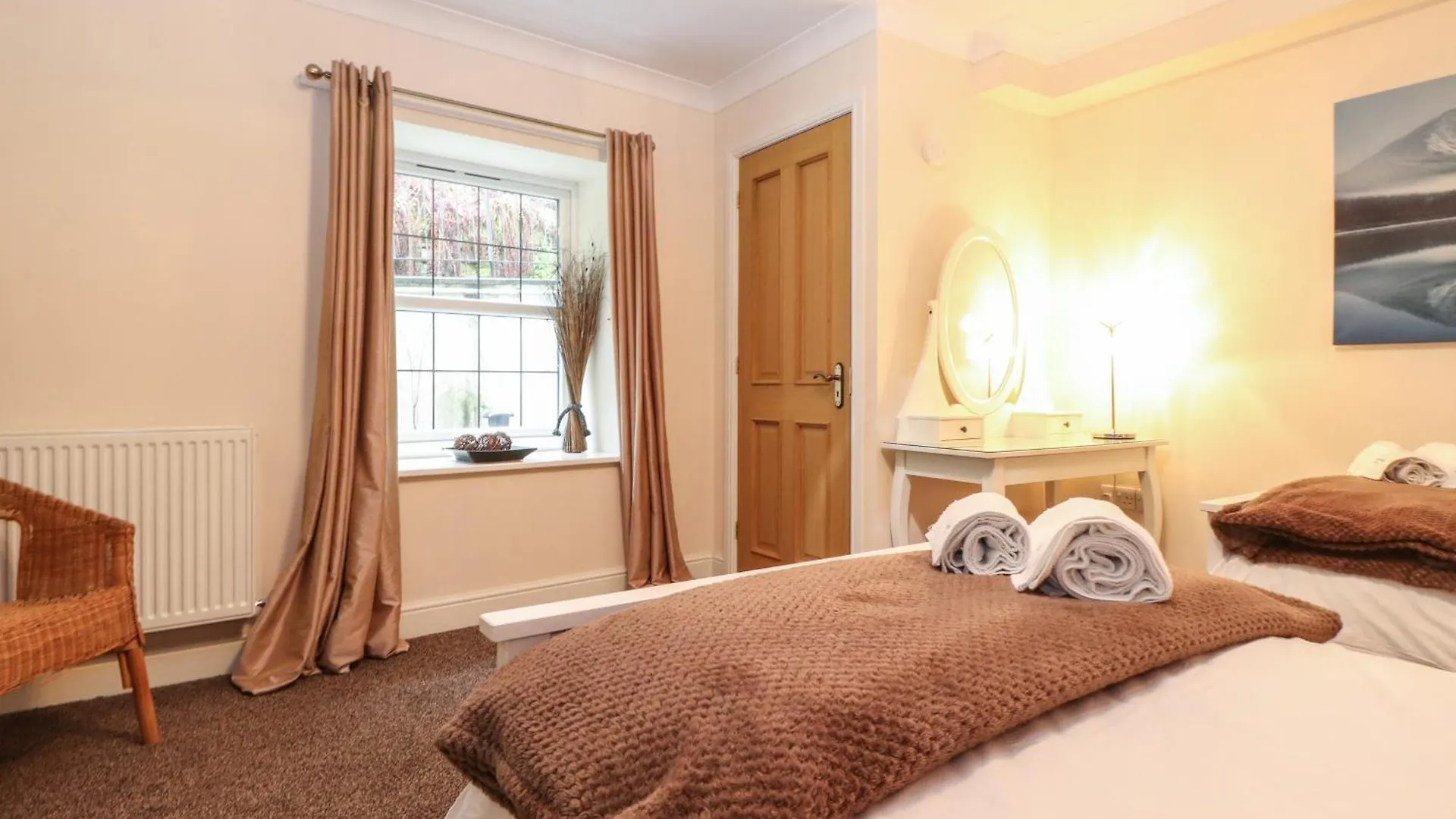 Apartment 5 Ladstock Hall *