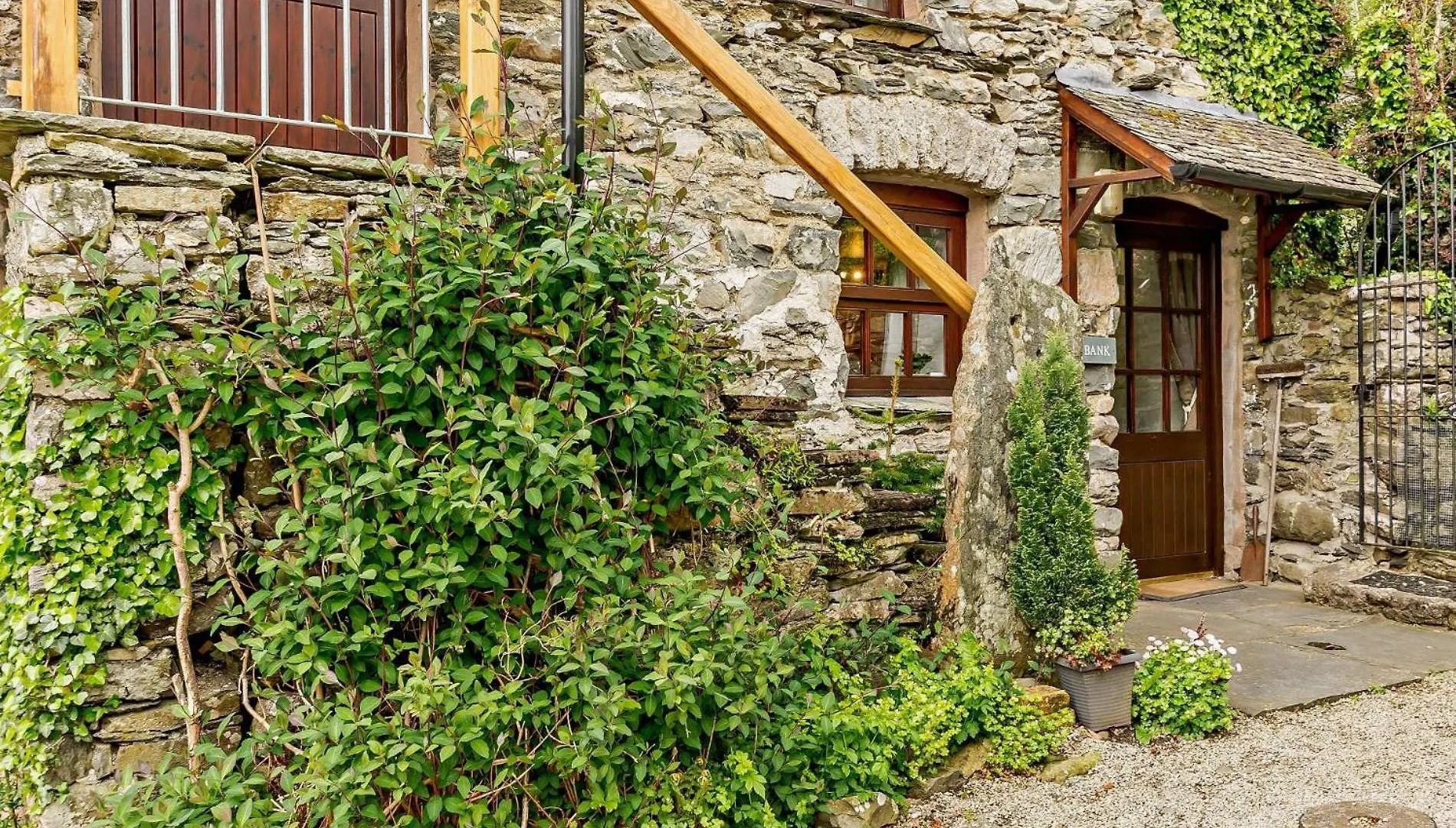 1 Bed In Lcc70 Crosthwaite