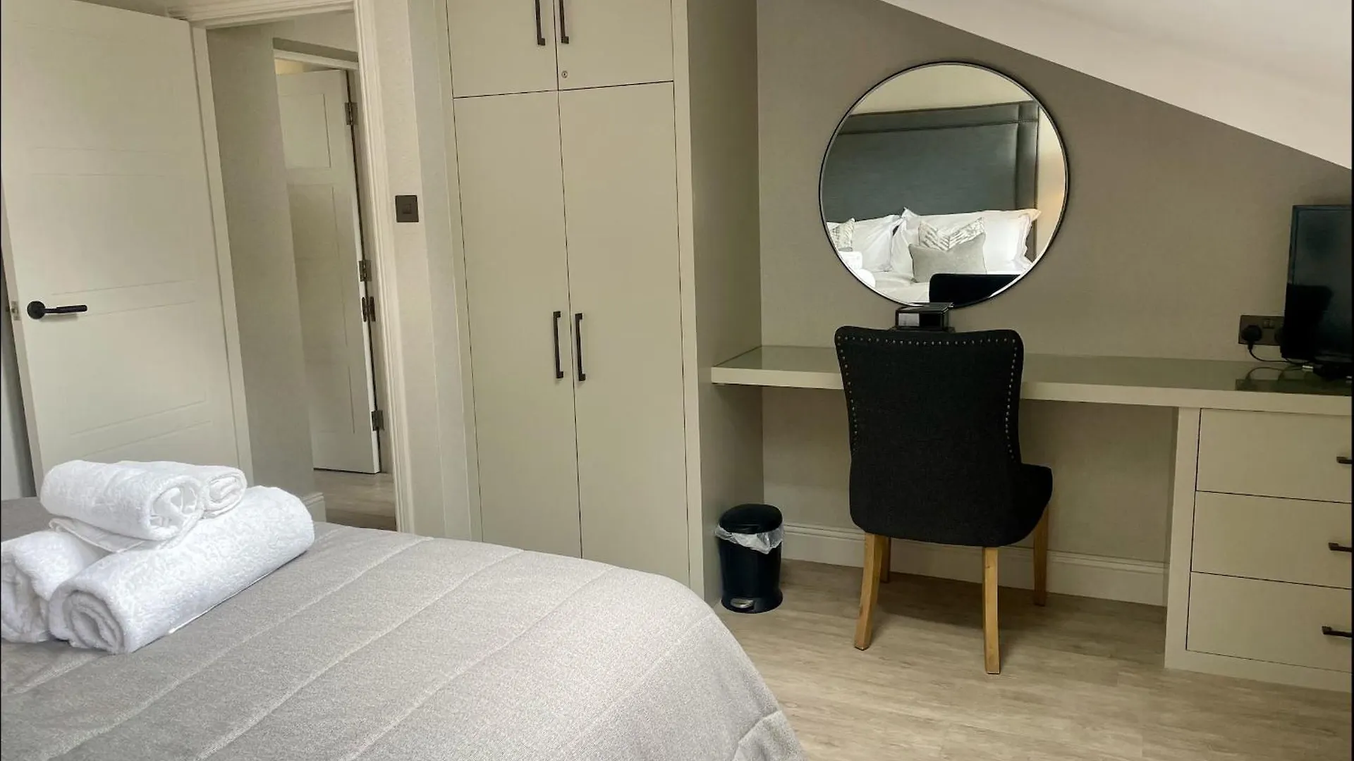Mere View Loft, *
