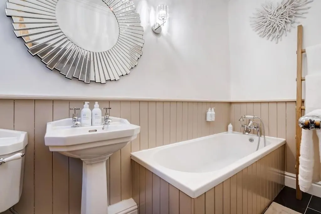 Wharton Cottage, District Retreat