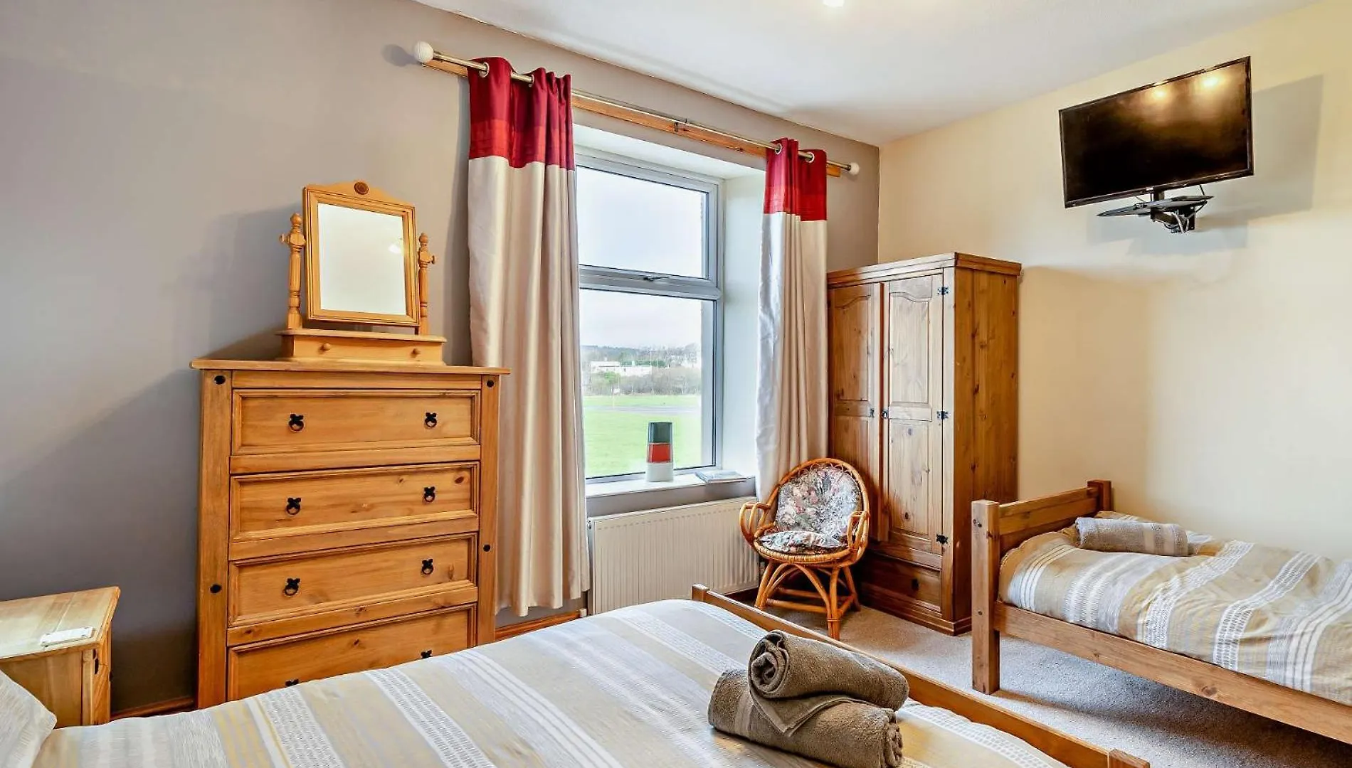 2 Bed In 93608 * Millom