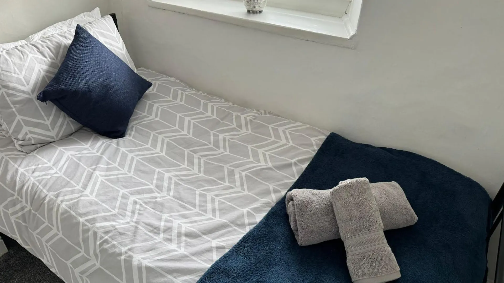 Holly House- 2 Bed Apartment *