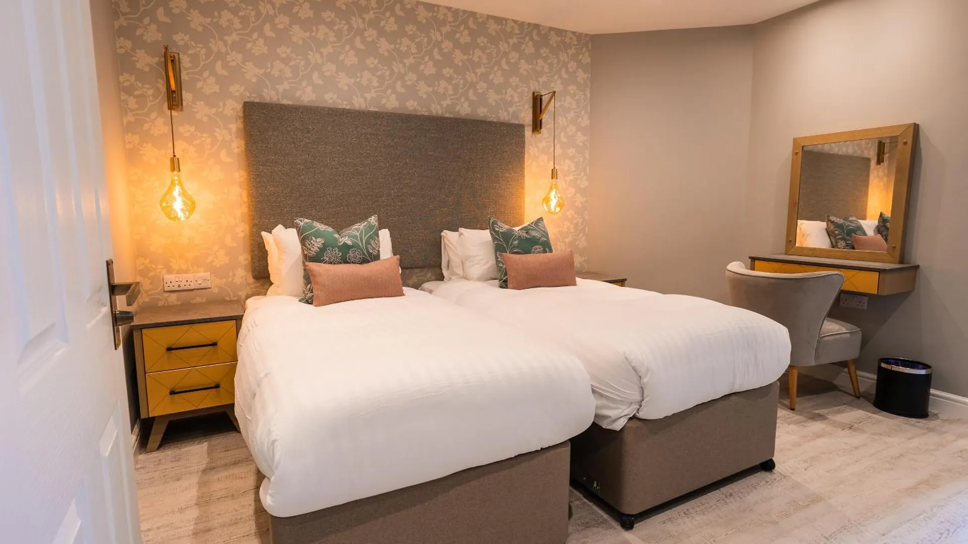 Fell Hotel 4*