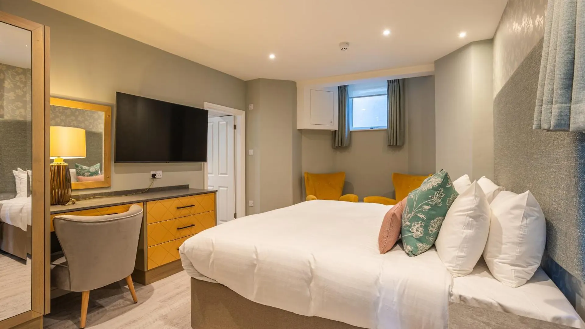 Fell Hotel