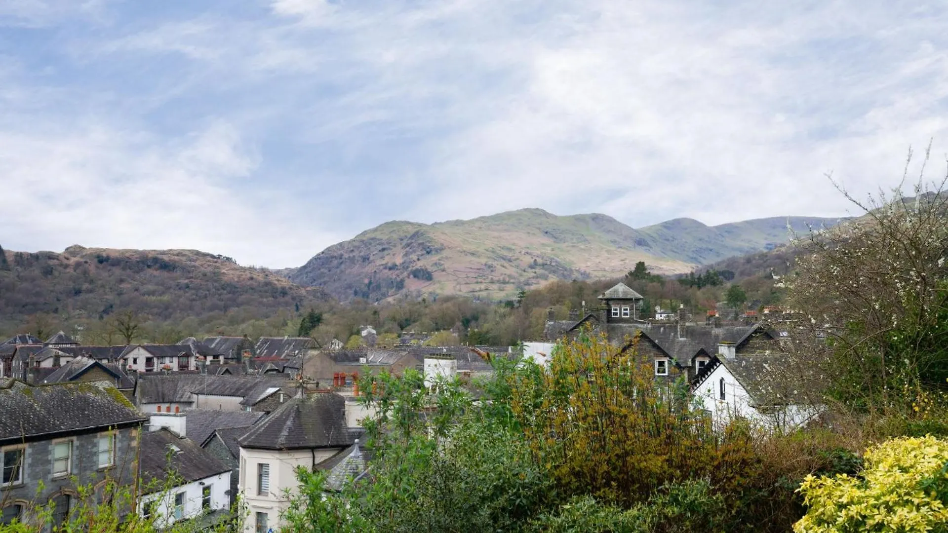 Idyllic Retreat With Panoramic Views By Letmestay Ambleside