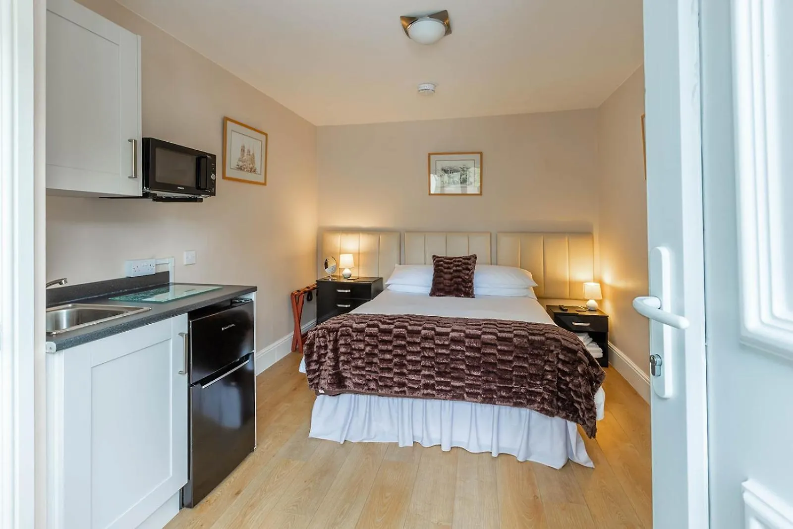 Roger Ground - With Onsite Car Parking Penzion