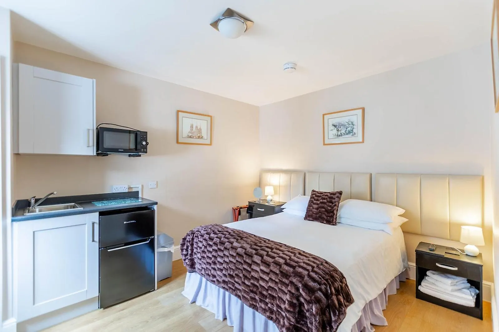 Penzion Roger Ground - With Onsite Car Parking Windermere