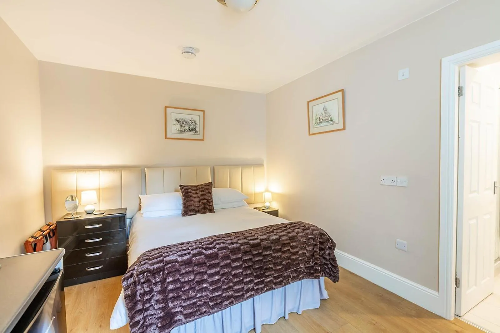 Roger Ground - With Onsite Car Parking Penzion Windermere