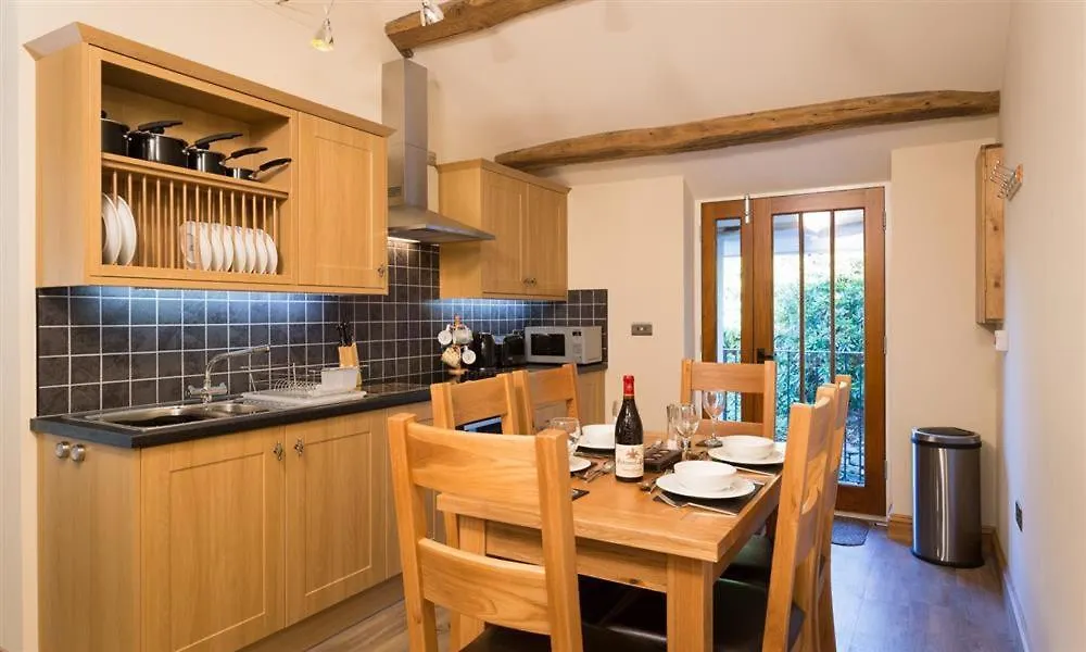 Holiday home Abbots Reading Mews 1