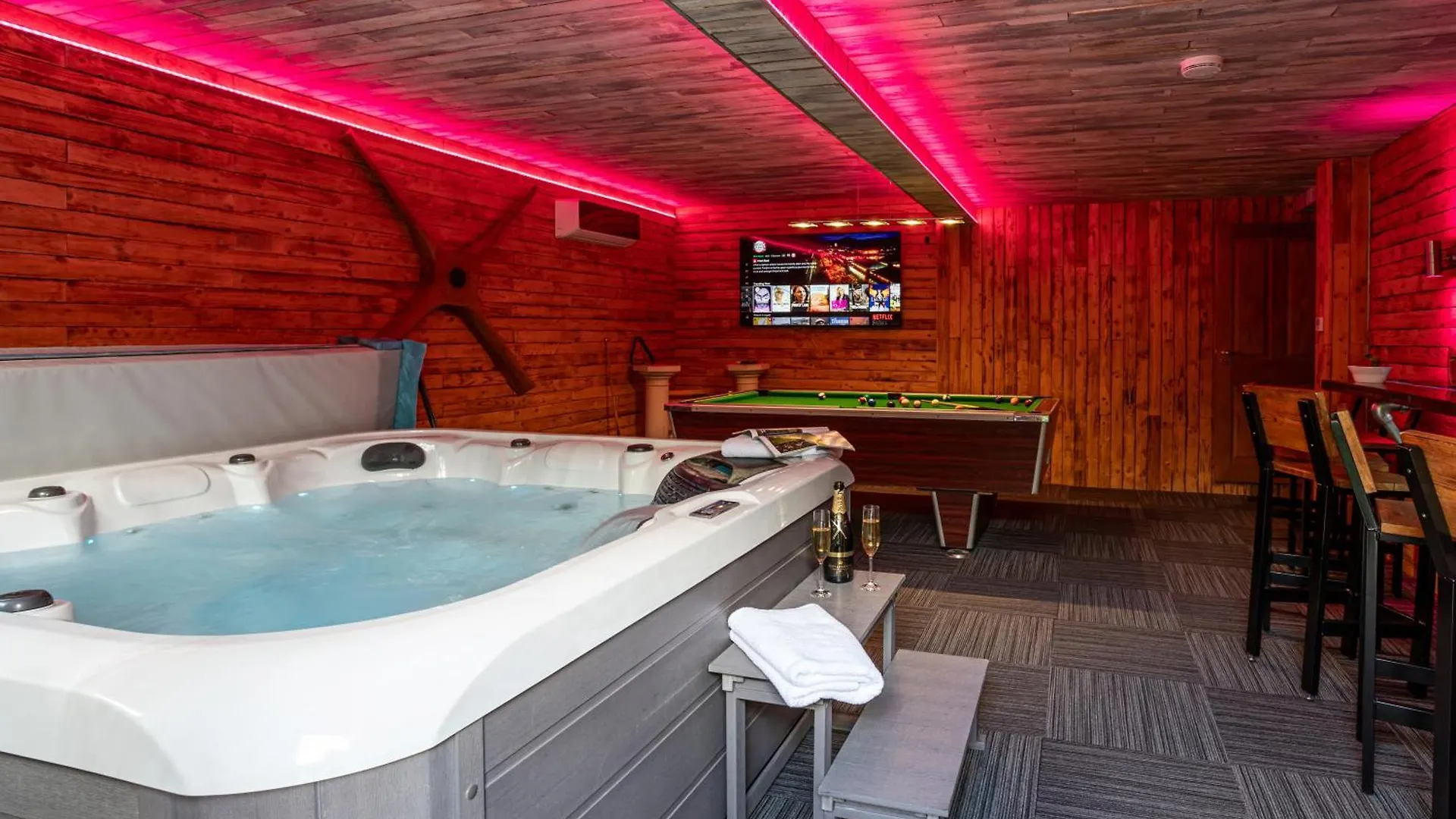 View From Within, Bowness - Dog Friendly With Hot Tub