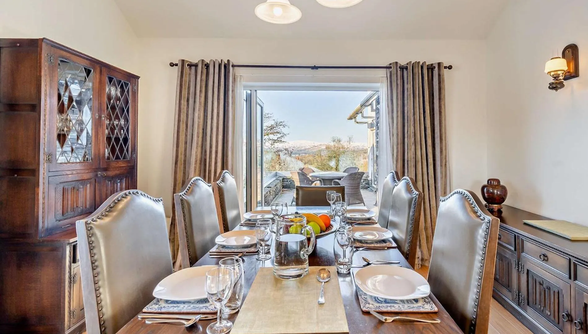 5 Bed In Windermere 93302 *