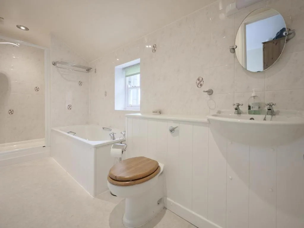 4 Bed In Sz434 Holiday home