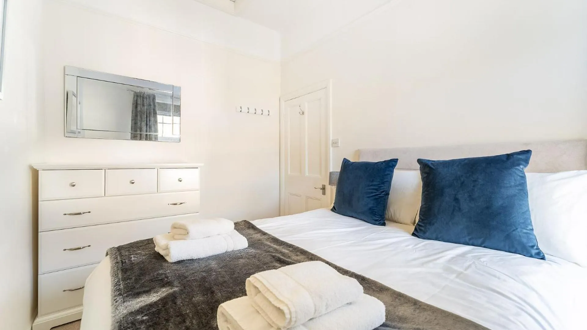 1 Borrans Park House