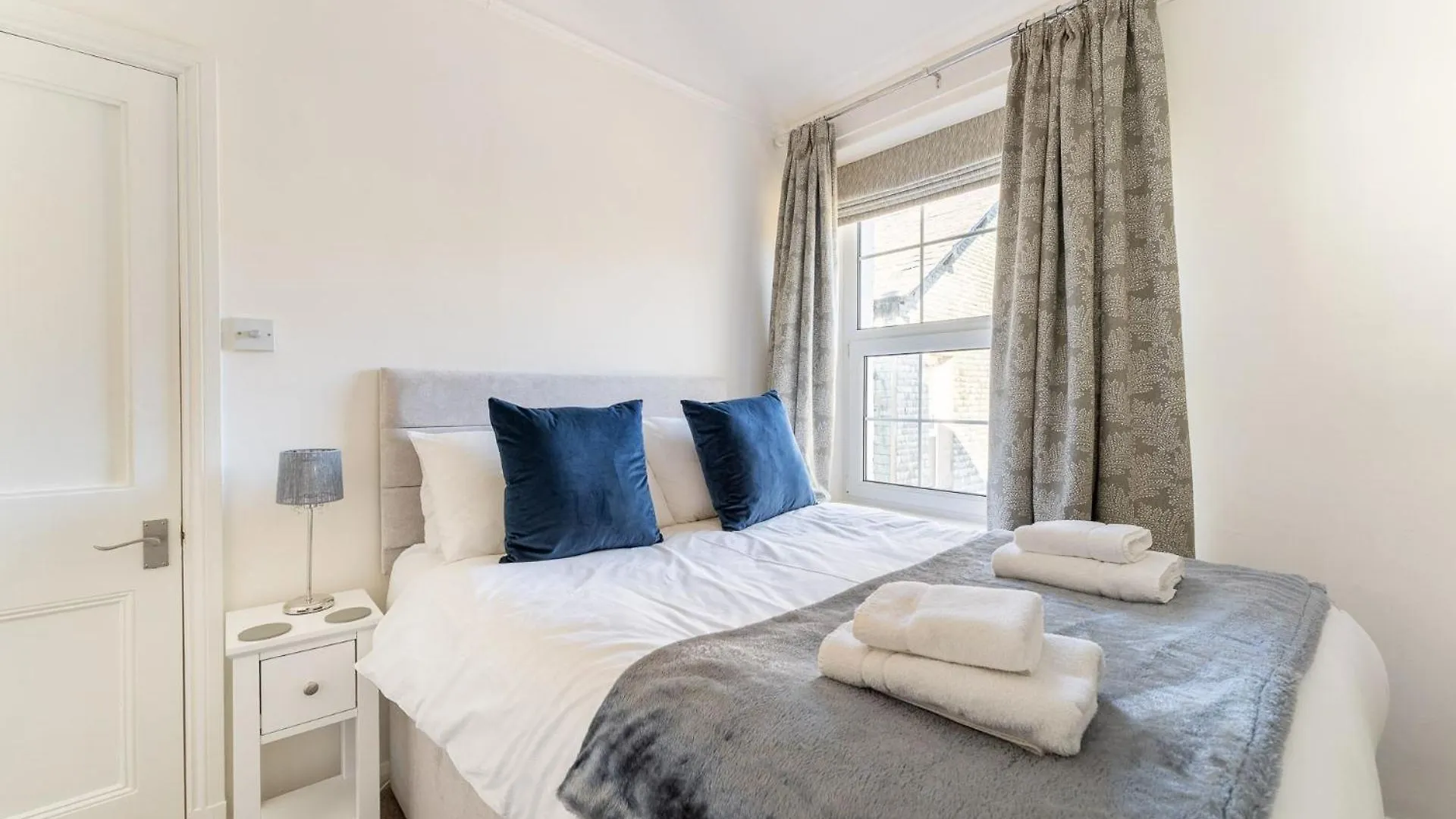 1 Borrans Park House
