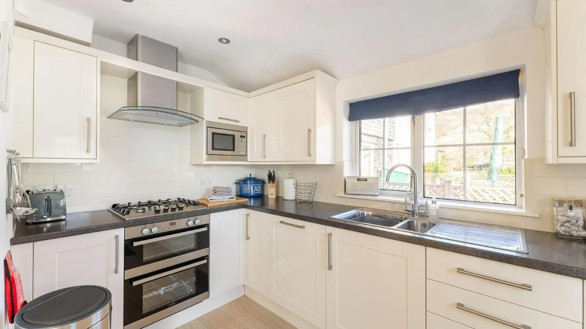 1 Borrans Park House Holiday home