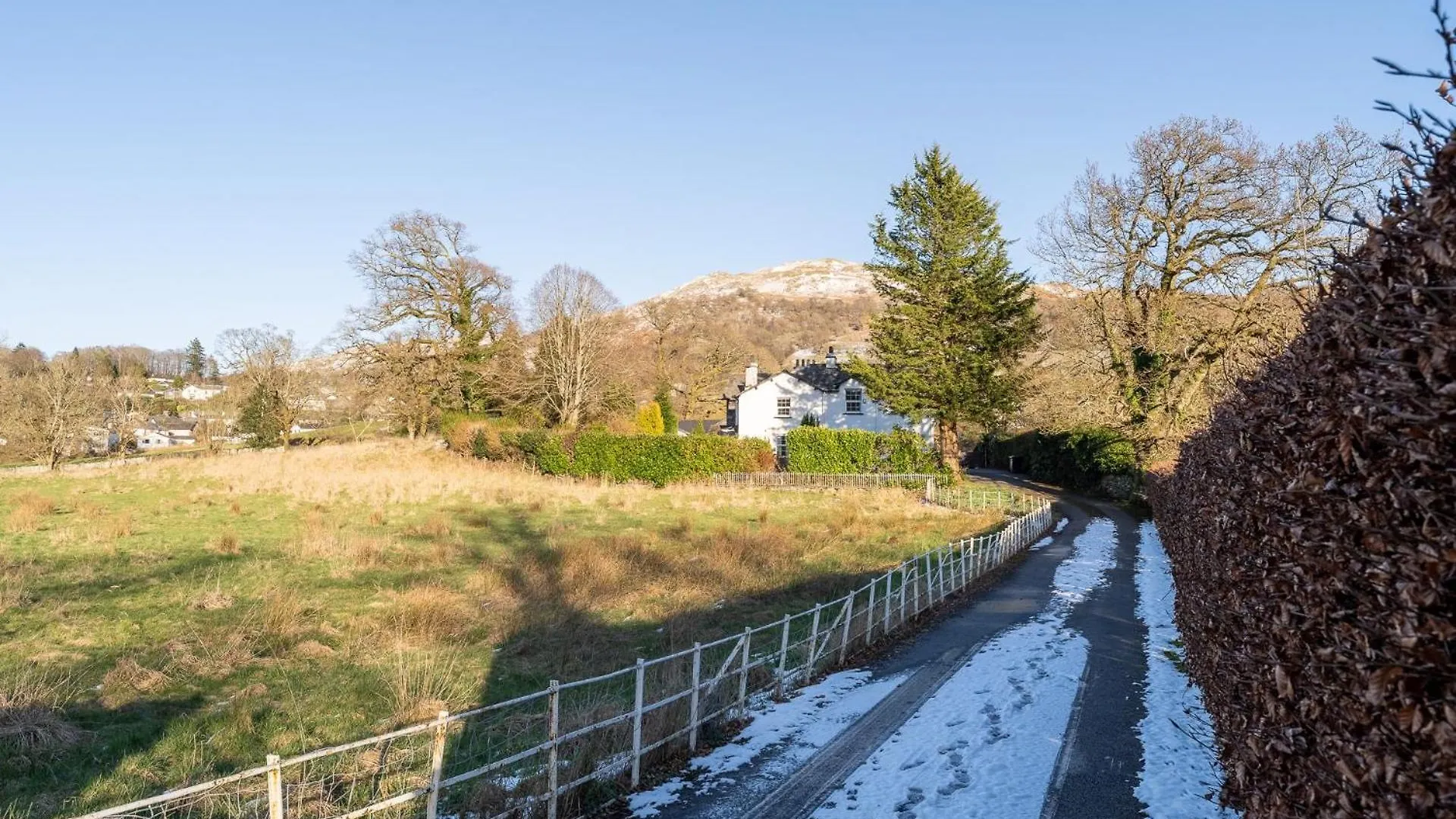 1 Borrans Park House *