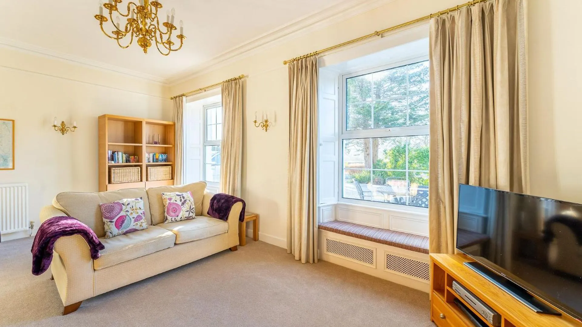 1 Borrans Park House *