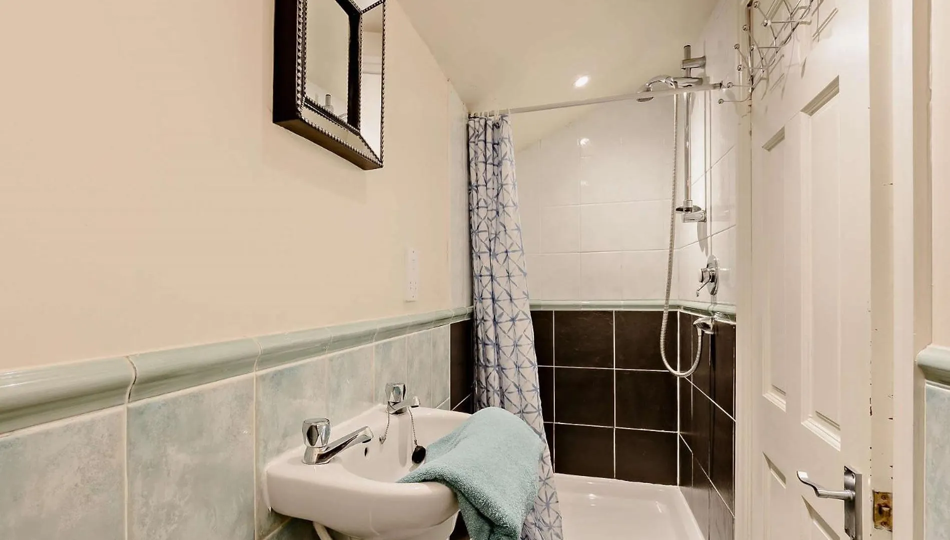 3 Bed In 93088 *