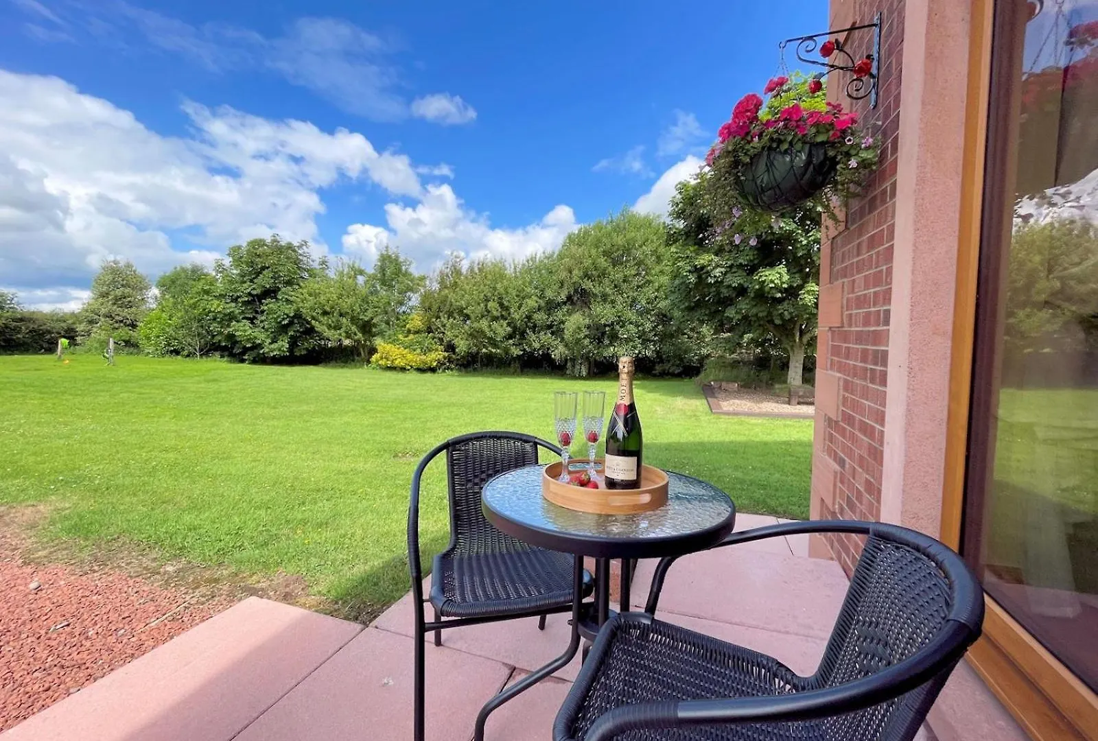 Pass The Keys Spectacular 7br House Hot Tub And Gardens In Gretna 度假居