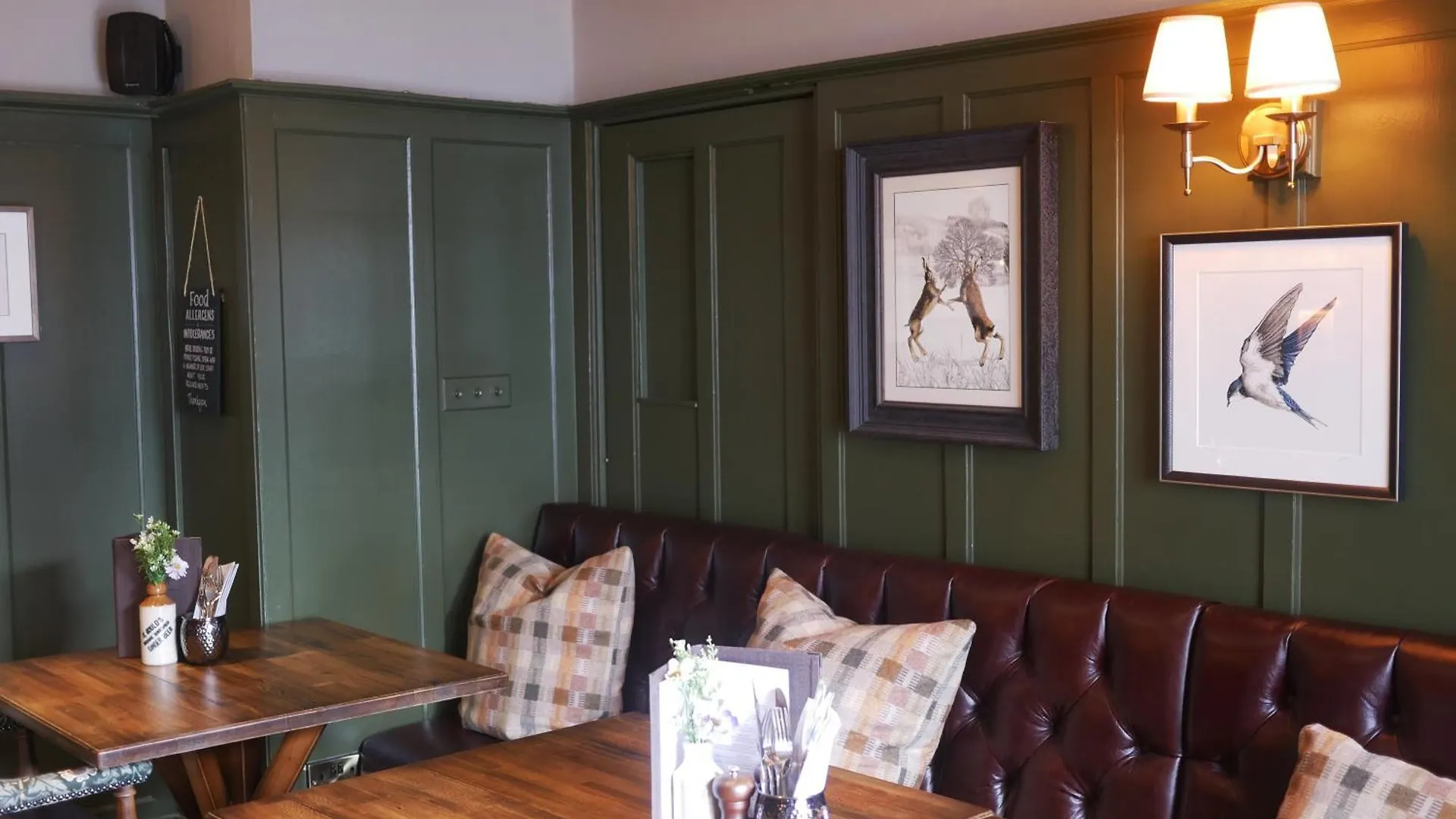Queens Head & Restaurant Penzion 4*